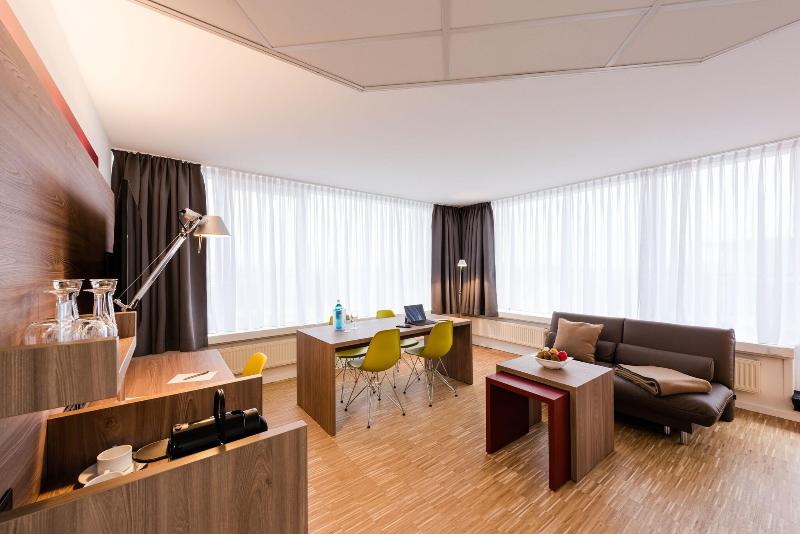 Номер Deluxe, Alte Werft