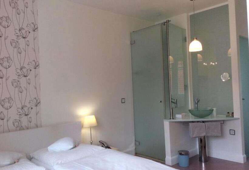 Номер Стандарт, Heidelberg Astoria