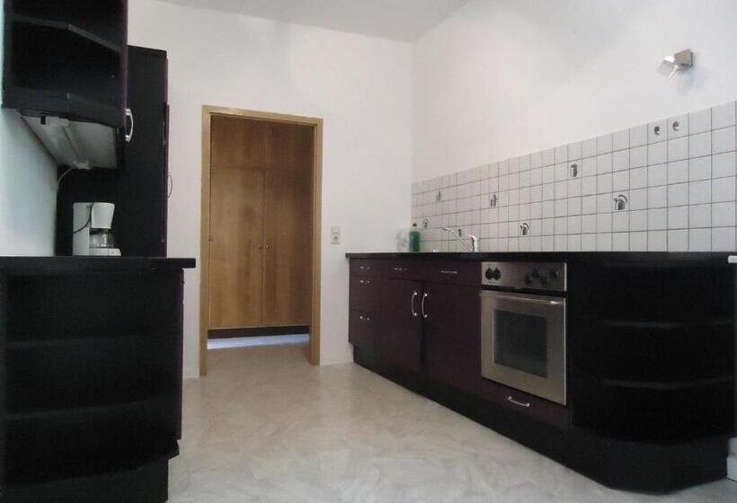Апартаменты 3 Спальни, Schweizer Hof
