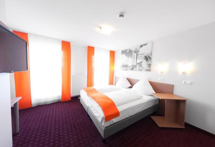 Номер Basic, Mcdreams Hotel Leipzig