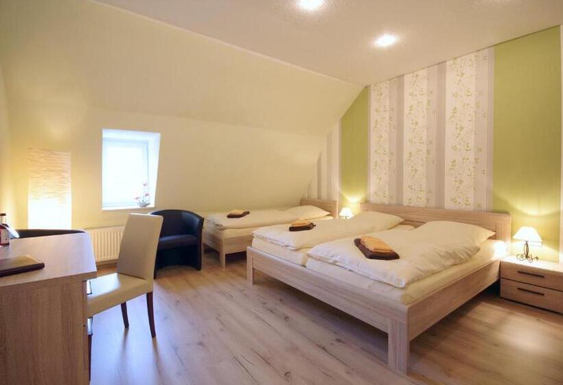 标准三人间, Gasthof Und Hotel Roter Hirsch
