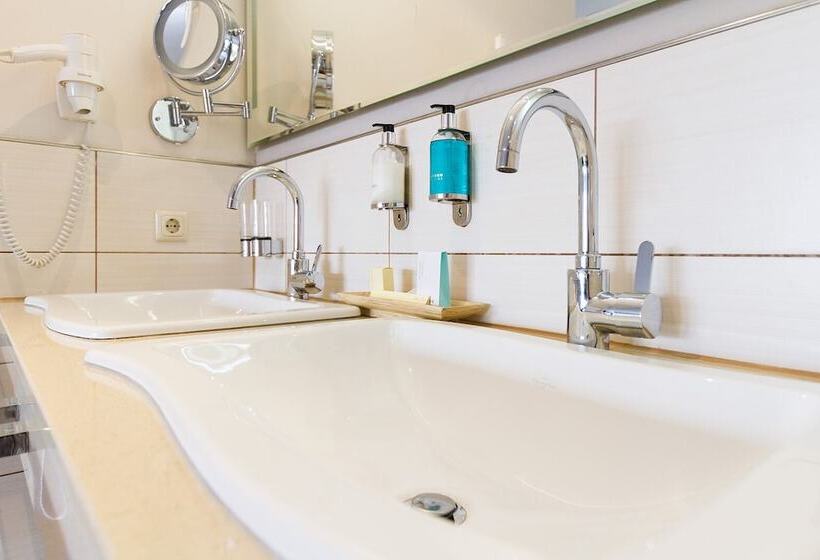 اتاق استاندارد با بالکن, Nordseehotel Kröger