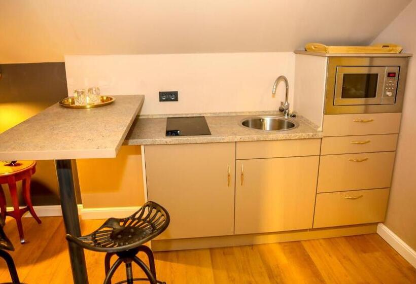 استودیوی استاندارد, Nordseehotel Kröger