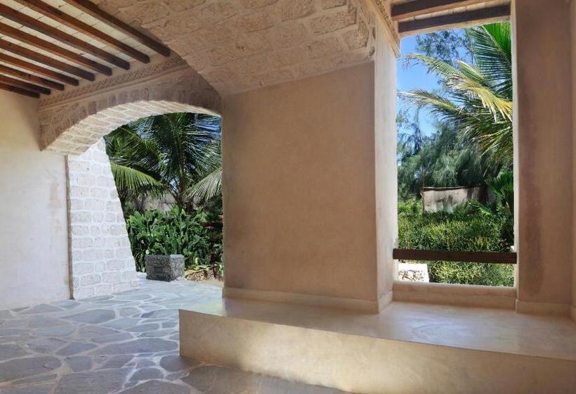 سوییت با چشم‌انداز دریا, The Charming Lonno Lodge Watamu