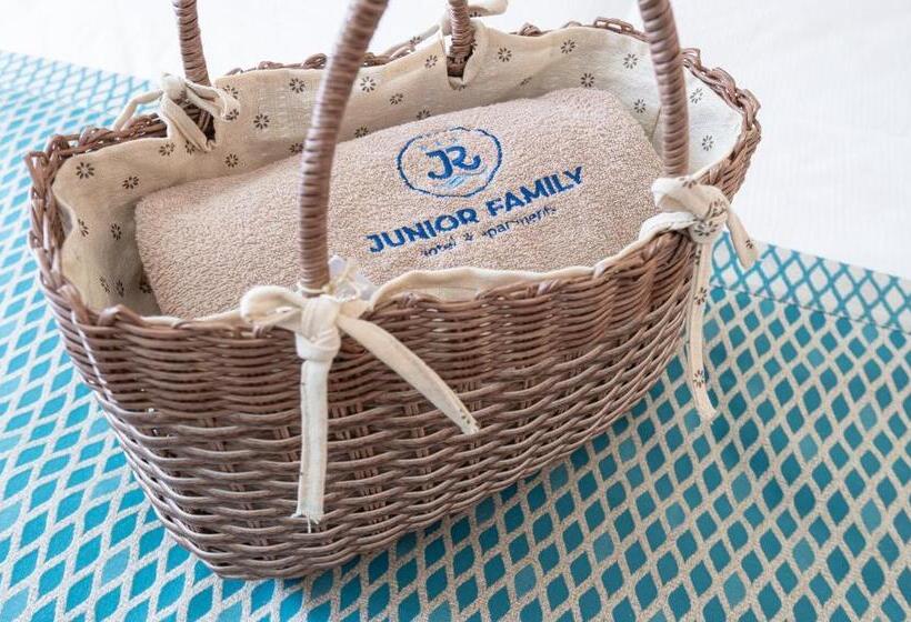 اتاق سوپریور, Junior Family