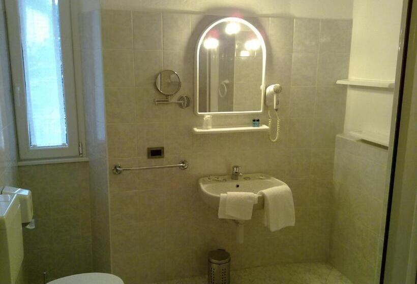 اتاق استاندارد, Lauro