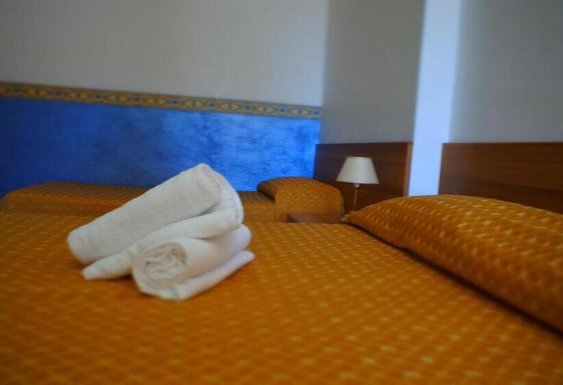 اتاق استاندارد چهار تخته, Loreto