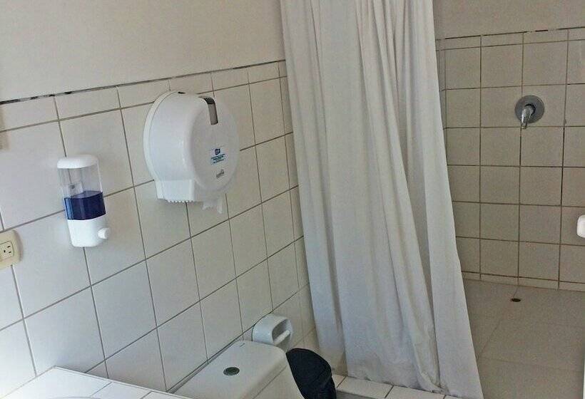 اتاق لوکس با چشم‌انداز, Madwoods Hostel