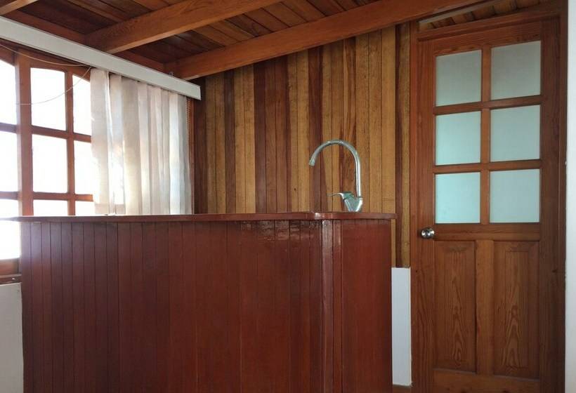 اتاق لوکس با چشم‌انداز, Madwoods Hostel