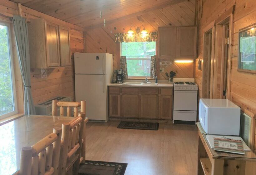 Хижина, Moose Track Adventures Resort