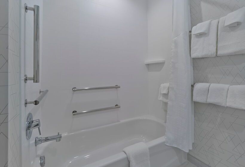 장애인을 위한 스위트, Holiday Inn Express   Huntsville Space Center, An Ihg