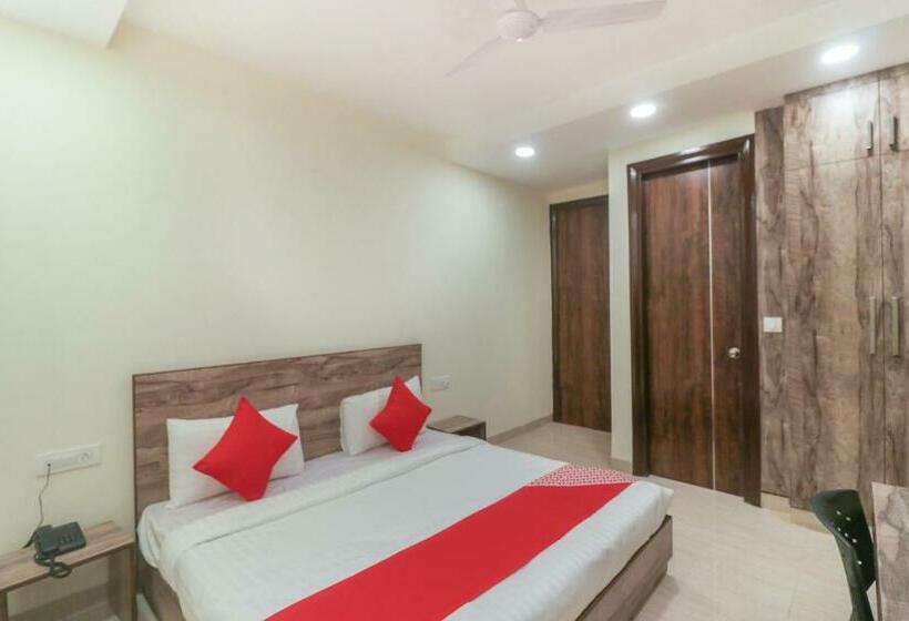 Трехместный Номер Классика, Collection O Comfort Residency Near Artemis Hospital