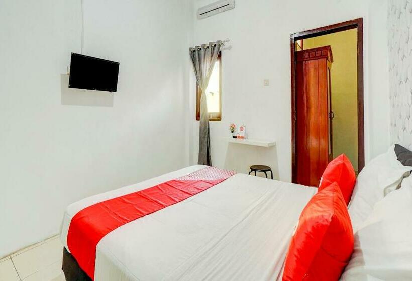 Номер Стандарт, Reddoorz Near Plaza Araya Malang