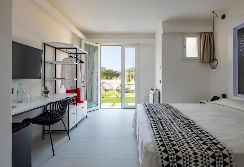 اتاق خانوادگی با چشم‌انداز باغ, Cara A Bentu   Charming Rooms