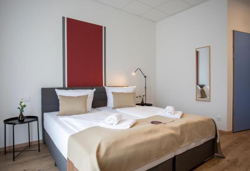 Номер Deluxe с Балконом, B Home Apart Hotel By Alpha