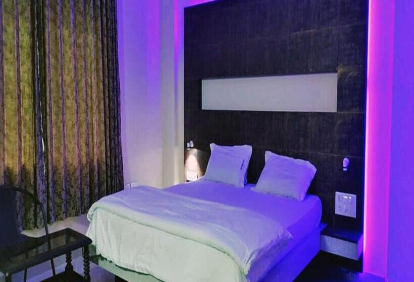 Номер Deluxe, Staymaker Shubhodaya Lodge
