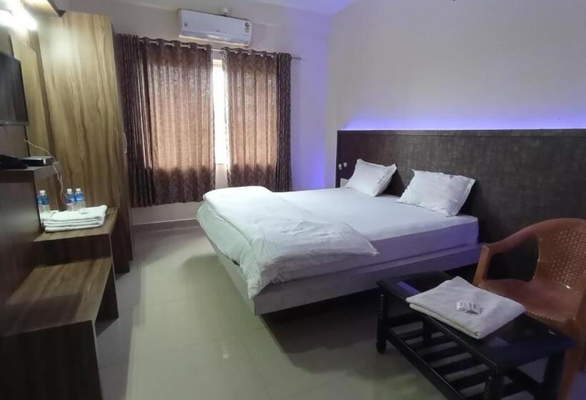 Номер Deluxe, Staymaker Shubhodaya Lodge
