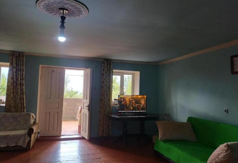اتاق استاندارد, Gujejiani Guest House