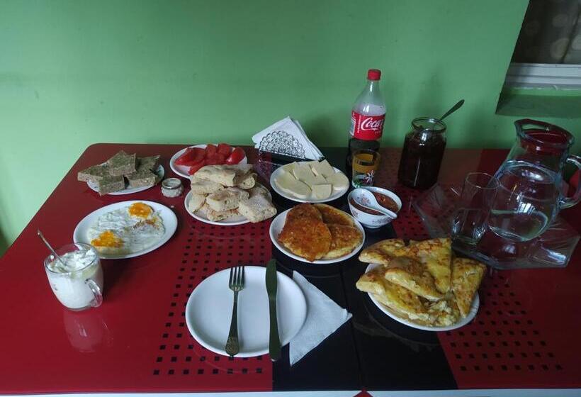اتاق استاندارد, Gujejiani Guest House