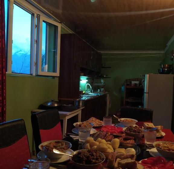 اتاق استاندارد, Gujejiani Guest House
