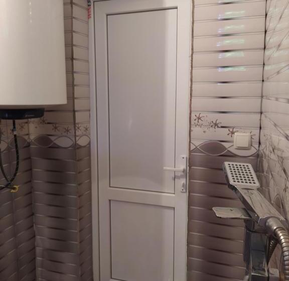 اتاق راحتی سه تخته, Gujejiani Guest House