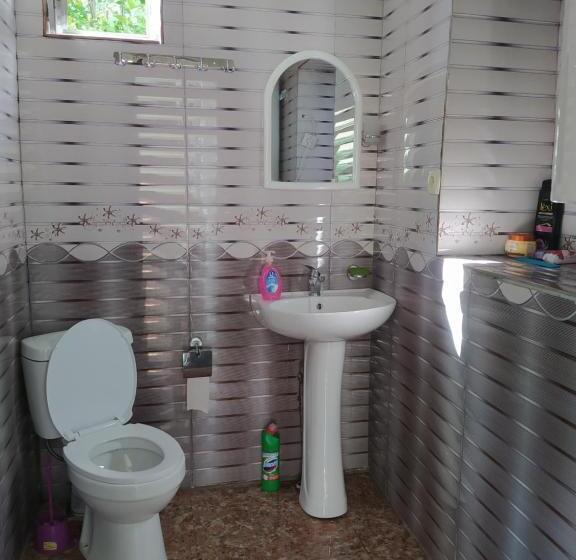 اتاق راحتی سه تخته, Gujejiani Guest House