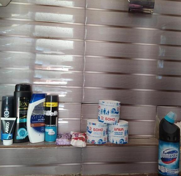 اتاق راحتی سه تخته, Gujejiani Guest House