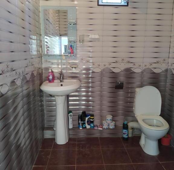 اتاق راحتی سه تخته, Gujejiani Guest House