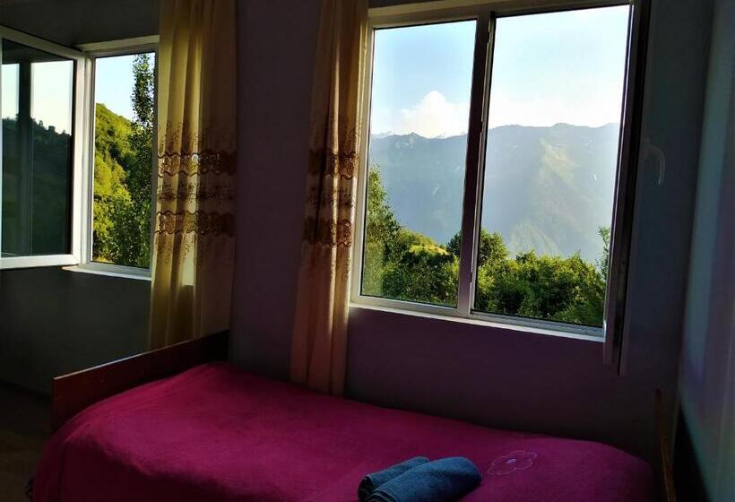 اتاق استاندارد سه تخته با بالکن, Gujejiani Guest House