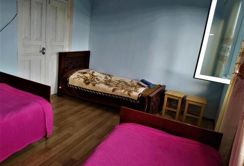 اتاق استاندارد سه تخته با بالکن, Gujejiani Guest House