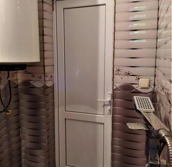اتاق استاندارد سه تخته با بالکن, Gujejiani Guest House