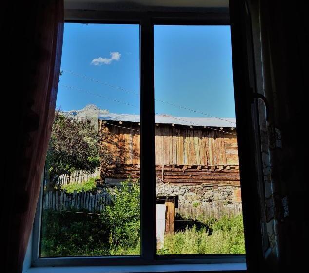 اتاق استاندارد, Gujejiani Guest House