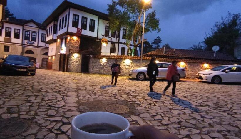 四人标准间, Yedekcioğlu Konak