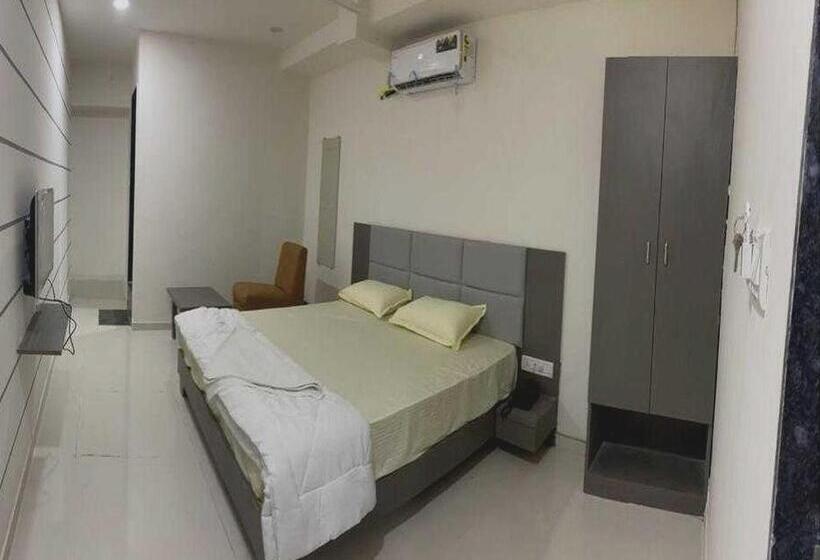 اتاق کلاسیک سه تخته, Pop 91562  Park Palace