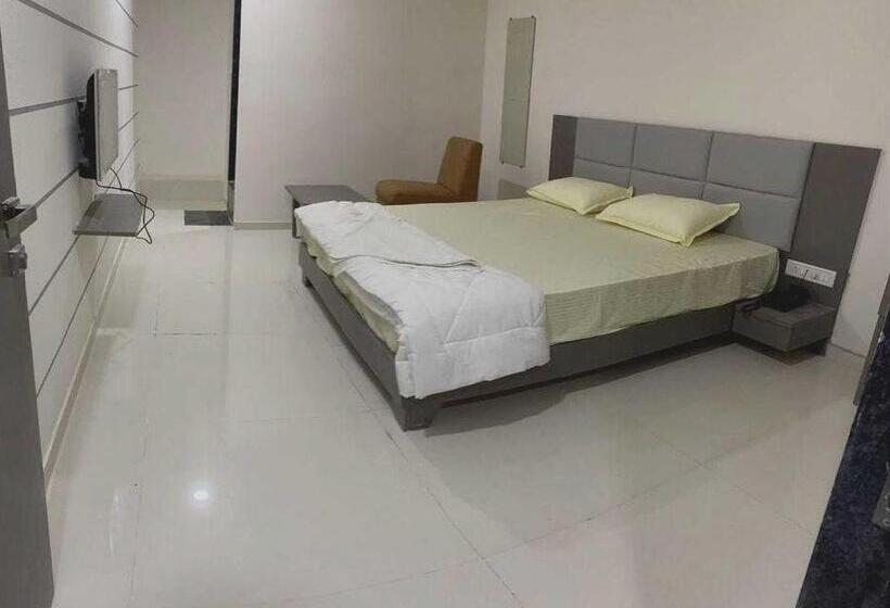 اتاق کلاسیک سه تخته, Pop 91562  Park Palace