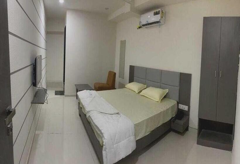 اتاق کلاسیک سه تخته, Pop 91562  Park Palace