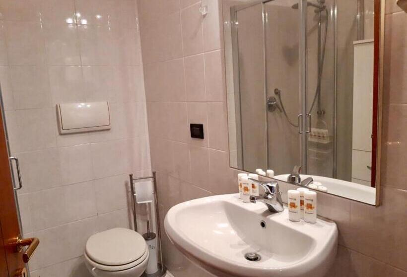 اتاق استاندارد با تراس, Bedandbreakfast Eni Torri Lombarde San Donato Bbqueen