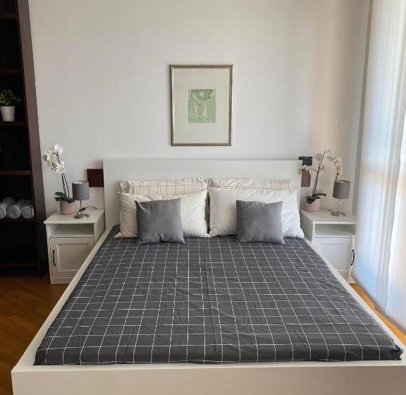 اتاق استاندارد چهار تخته, Bedandbreakfast Eni Torri Lombarde San Donato Bbqueen