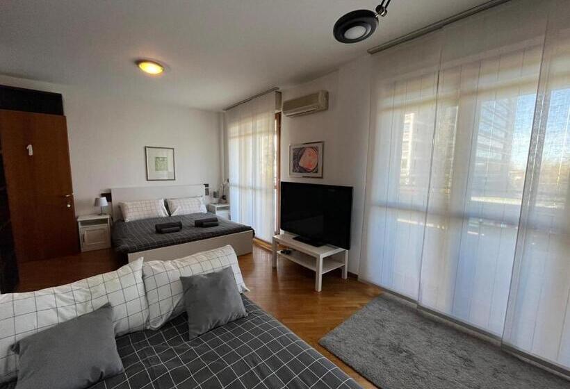 اتاق استاندارد چهار تخته, Bedandbreakfast Eni Torri Lombarde San Donato Bbqueen