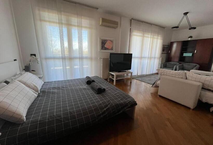 اتاق استاندارد چهار تخته, Bedandbreakfast Eni Torri Lombarde San Donato Bbqueen