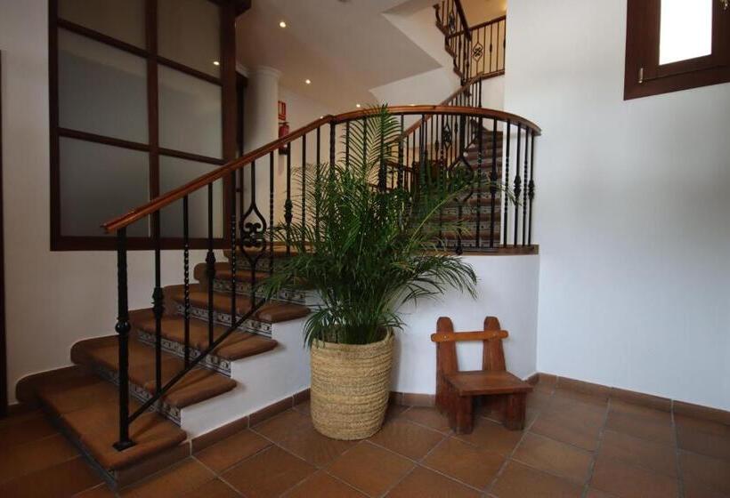 اتاق استاندارد سه نفره, Hostal La Muralla