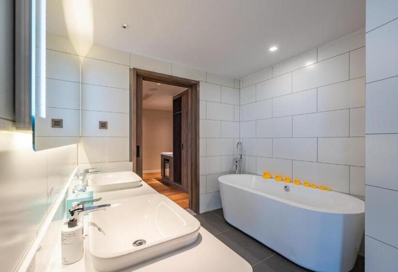 سوئیت 2 خوابه, Holiday Inn Express Huludao Seaview By Ihg