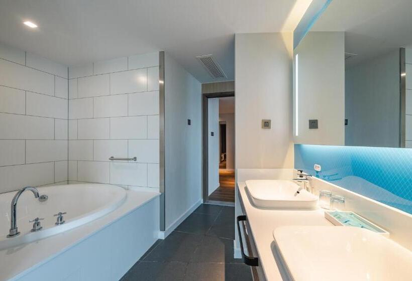 سوئیت با تخت بزرگ, Holiday Inn Express Huludao Seaview By Ihg