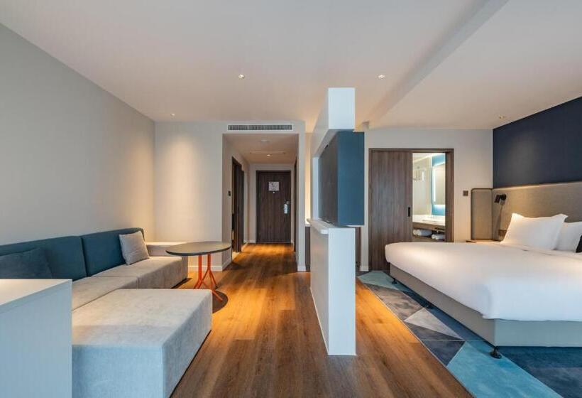 سوئیت با تخت بزرگ, Holiday Inn Express Huludao Seaview By Ihg