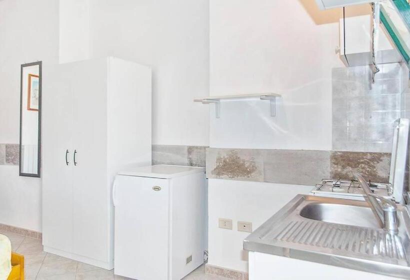 استودیوی استاندارد, Residence Atenaion