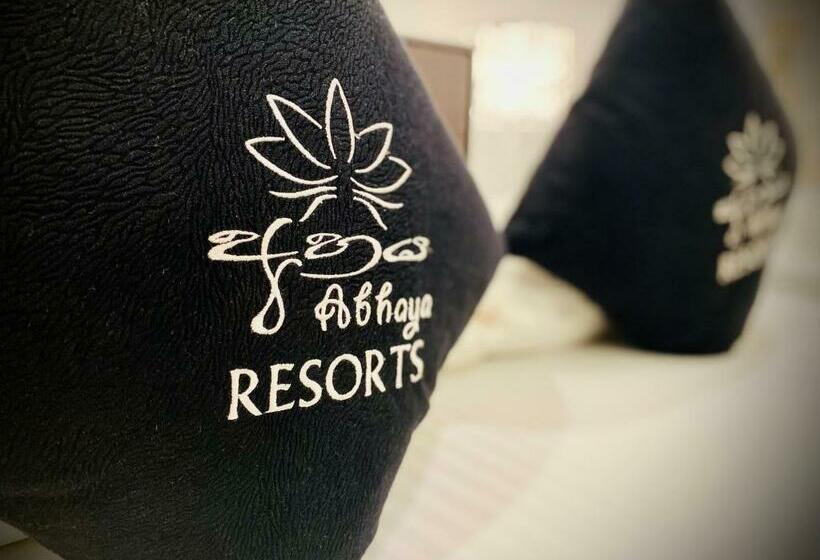 キングサイズベッドのデラックスルーム, Abhaya Resorts