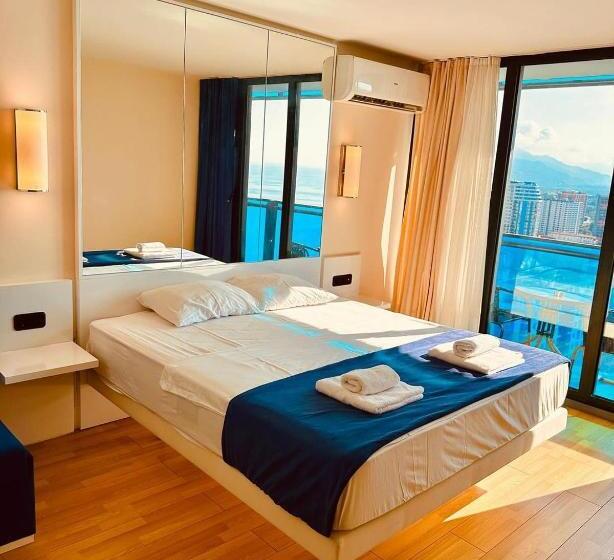 اتاق استاندارد سه تخته با بالکن, Orbi City Sea View