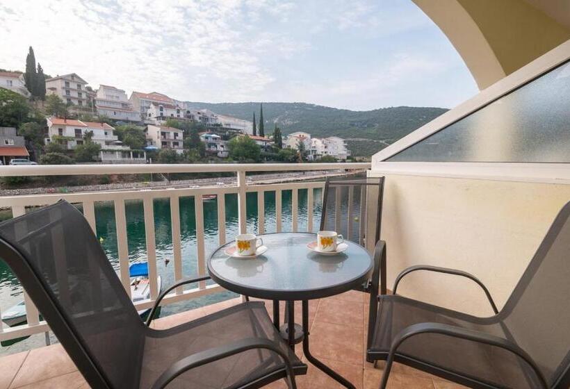 آپارتمان 1 خوابه با چشم‌انداز دریا, Apartments Vesna
