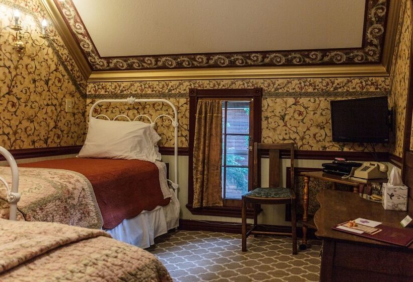 Семейный Номер Совместный Санузел, Frisco Lodge