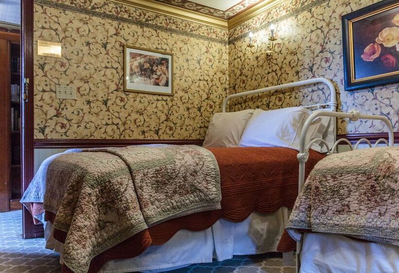 Семейный Номер Совместный Санузел, Frisco Lodge